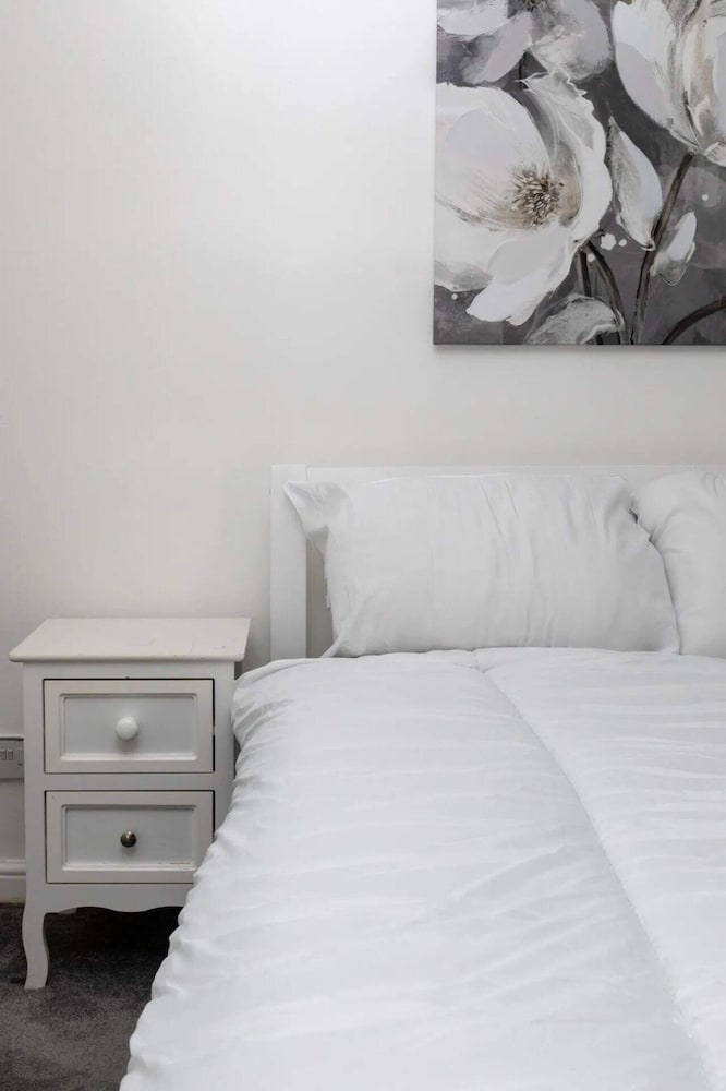 Top Floor 1BD Flat With Balcony - Isle of Dogs