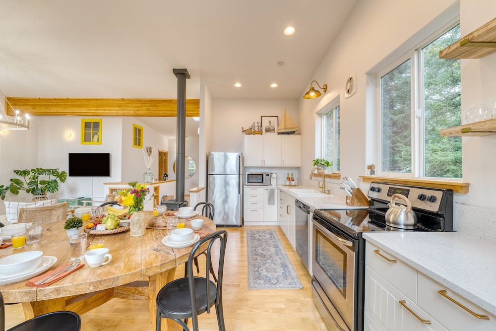 Buttercup Bay Hideaway by Avantstay Cozy Escape w Fire Pit Walk to Beach
