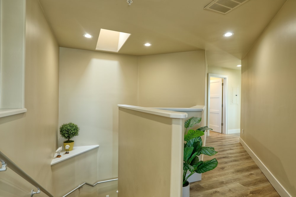 361 B Hinds 3 Bedroom Townhouse by RedAwning view 4