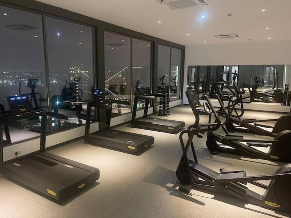 Unique 2 BDR Apartment at Loxwood House With Rooftop Pool and Gym