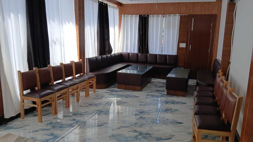 Aarav Hotel