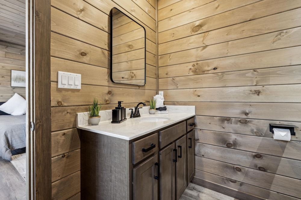 Jerne To The Top 4 Bedroom Cabin