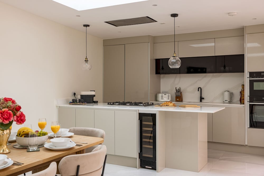 3-bdr Stunning LUX Villa Parking Central London