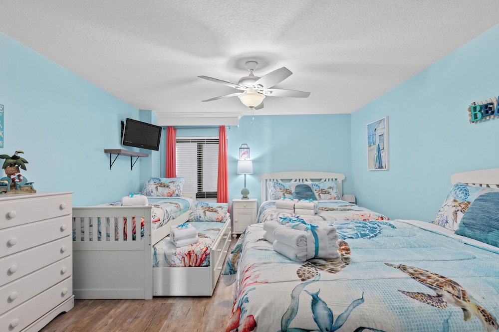 Watercrest Waves! Beachfront 2br/2ba Condo, Sleeps 8, Stunning Gulf Views!