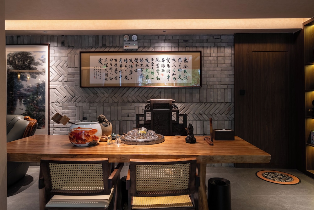 Fenghuang Yiquan River View B&B