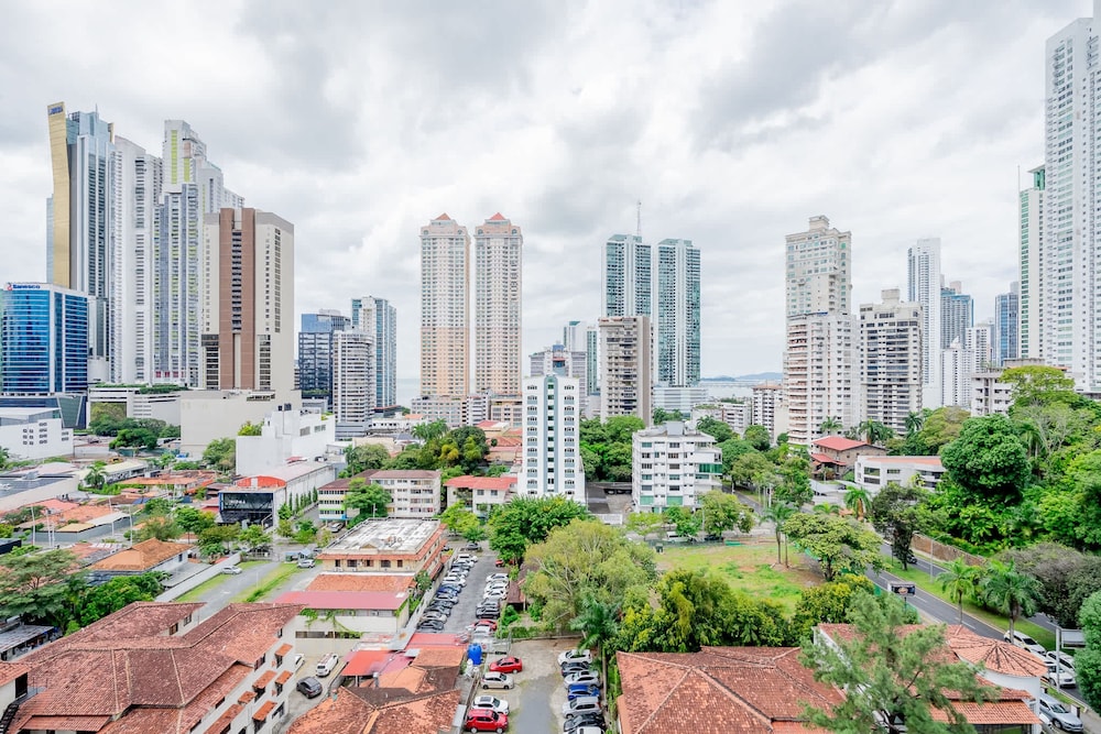 w Situated 1BR w Beautiful View in Calle 50