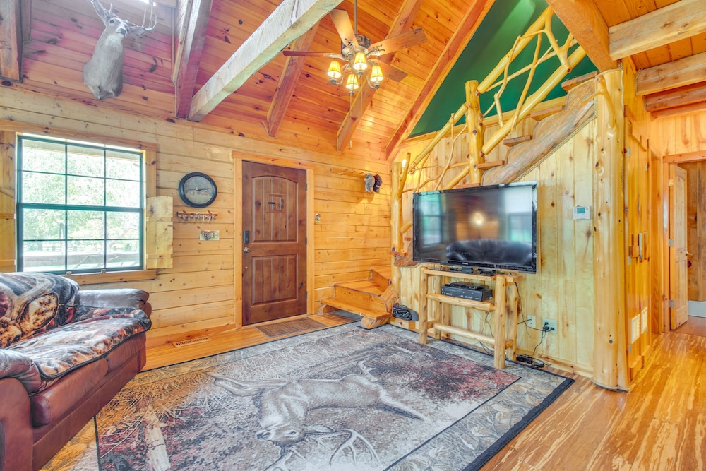 Secluded Oakland Cabin w/ Private Yard! view 2