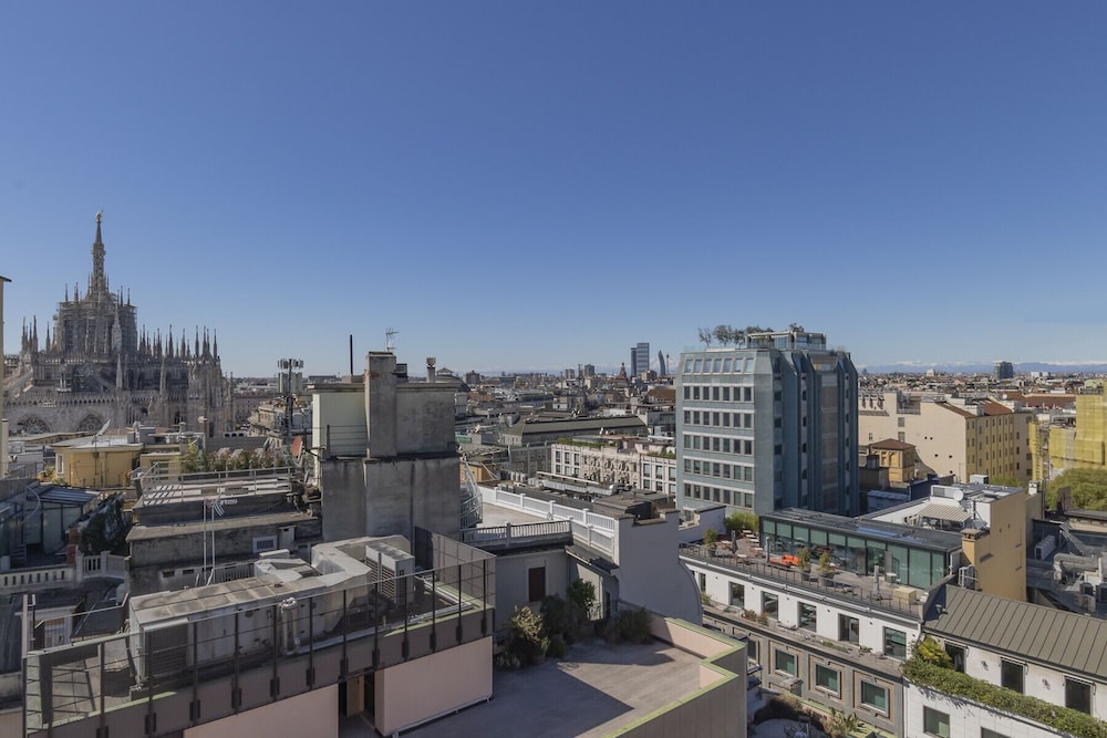 San Babila Central Tower by Rentopolis - High-end 1bdr with panoramic terrace overlooking Duomo