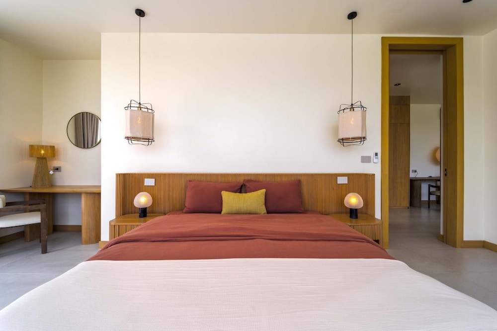 Ultra-Modern 6-Bedroom in GolfCourse PH6