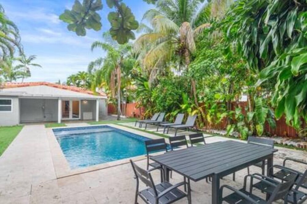 Villa Miami Poolside Paradise