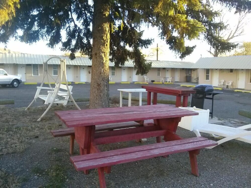 Riverside Motel