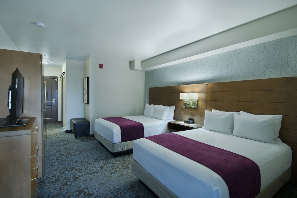 Rohnert Park Vacations - Oxford Suites Sonoma County - Property Image 2
