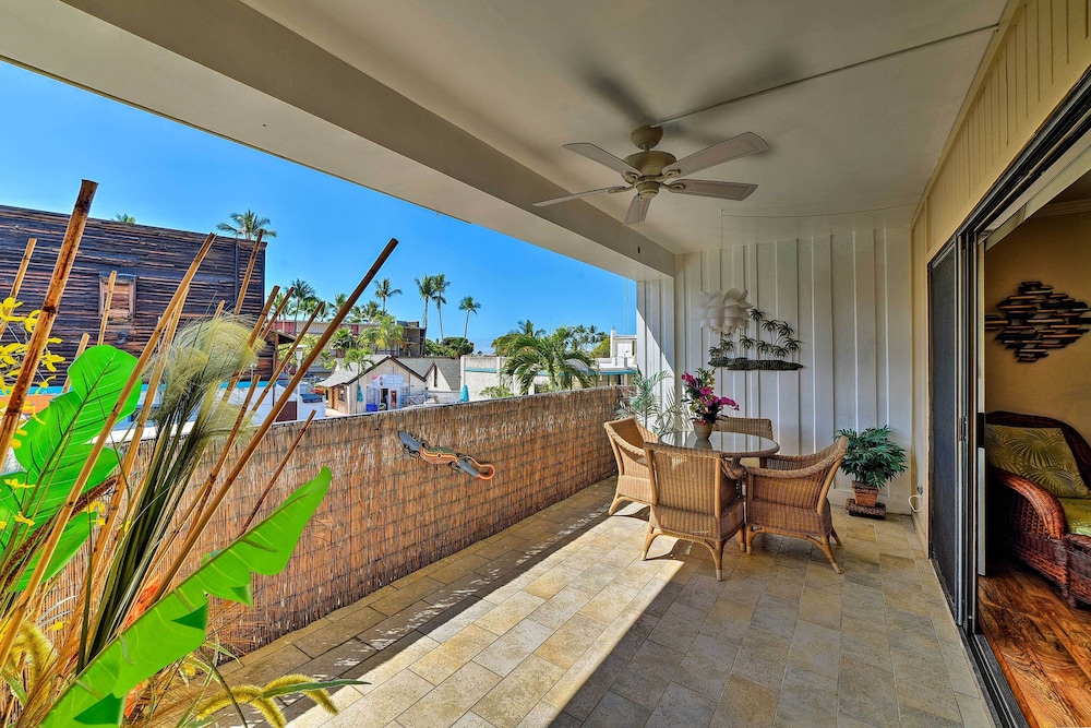 Downtown Air Conditioned Condo: Walk to Beaches