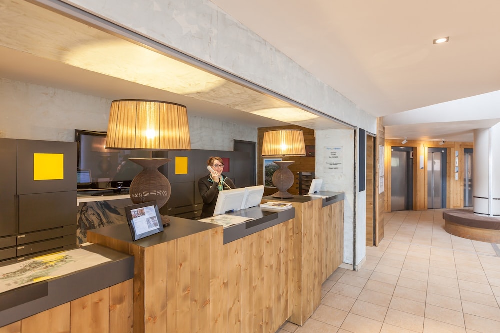 Huez Vacations - Pierre  Vacances Residence L'Ours Blanc - Property Image 2