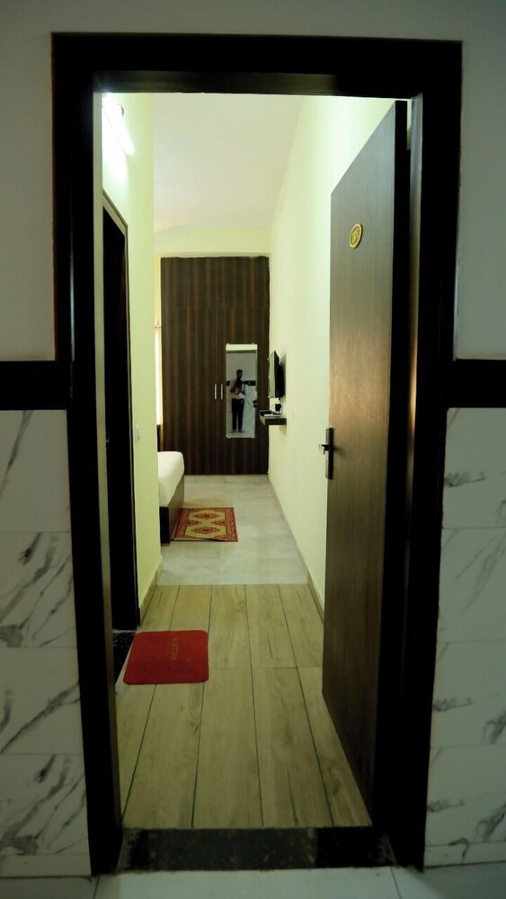 Hotel Livinn by F9 - Property Image 2