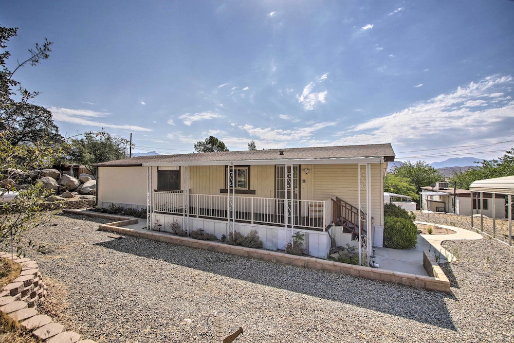 Family-friendly Home ~ 1 Mi to Kern River! view 5