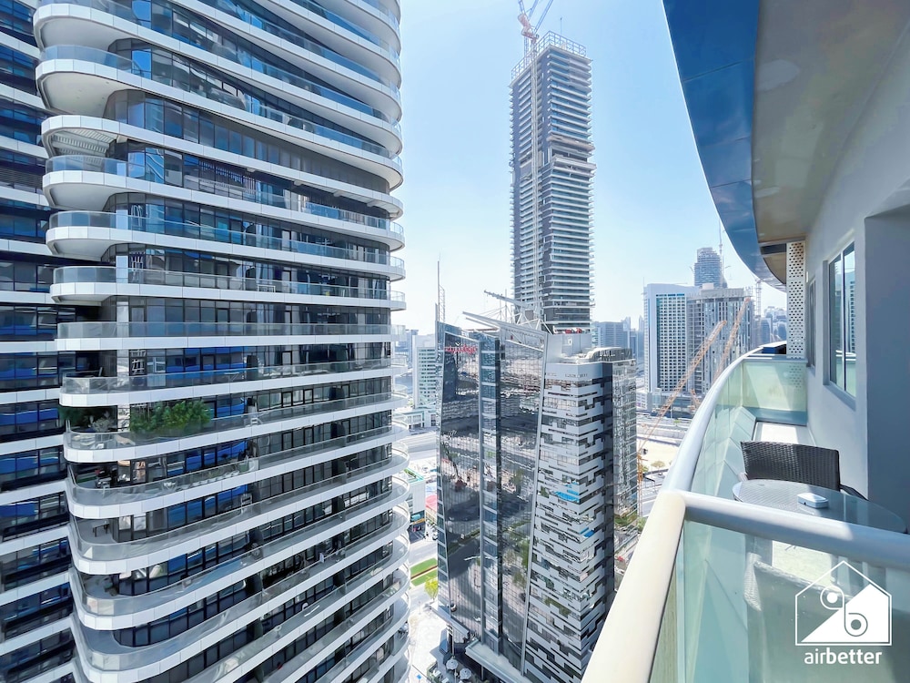 Elegant 2-bed Retreat Stunning Downtown Views
