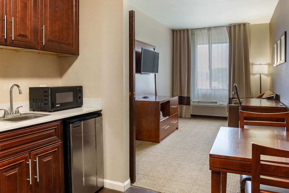 Dover Vacations - Comfort Suites Dover - Property Image 41