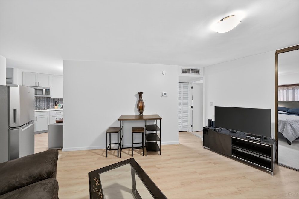 Chic Dt Honolulu Executive Condo 1 Bedroom Condo