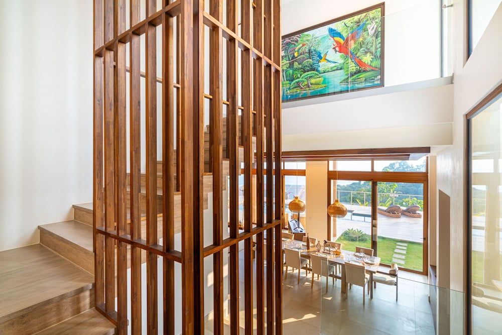 Casa Bella Vina Luxury Villa Near Beach Town