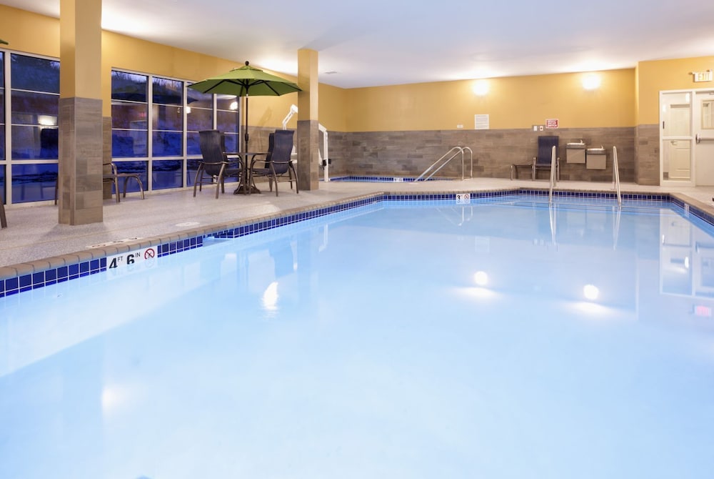 GrandStay Hotel & Suites Kaukauna