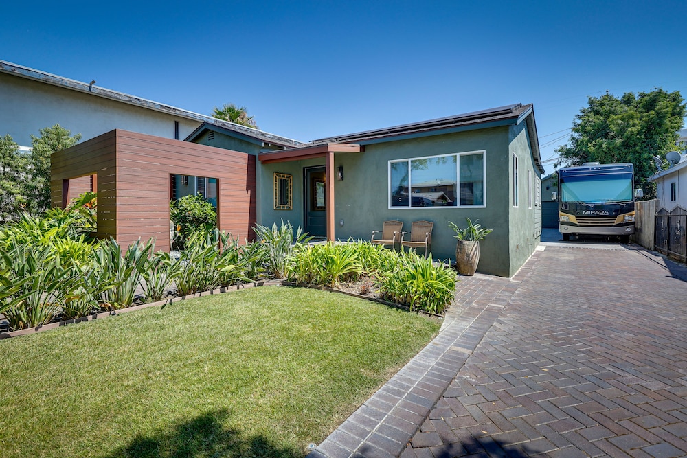 Hawthorne Home w/ Covered Patio & Basketball Court view 3