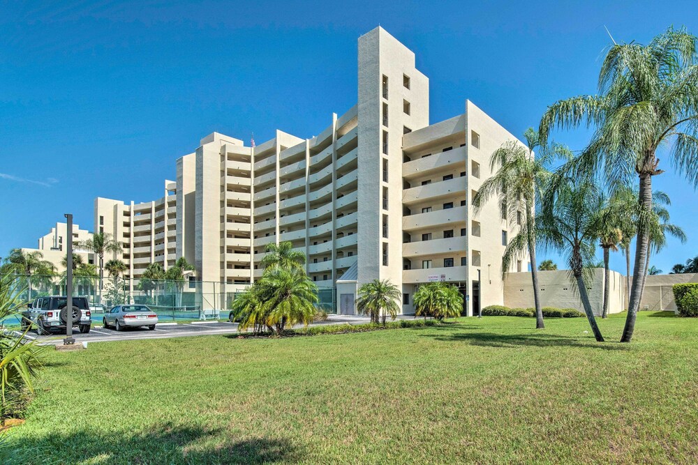 Relaxing Hudson Condo Steps From the Pool! view 3