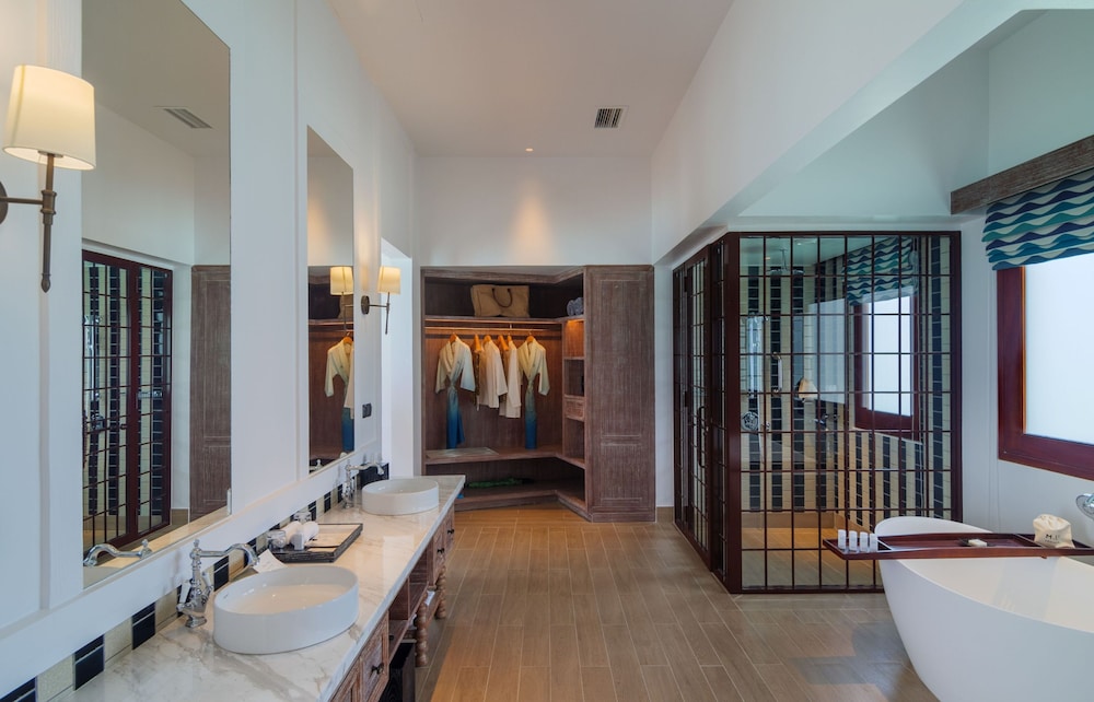 SAii Lagoon Maldives, Curio Collection By Hilton 95