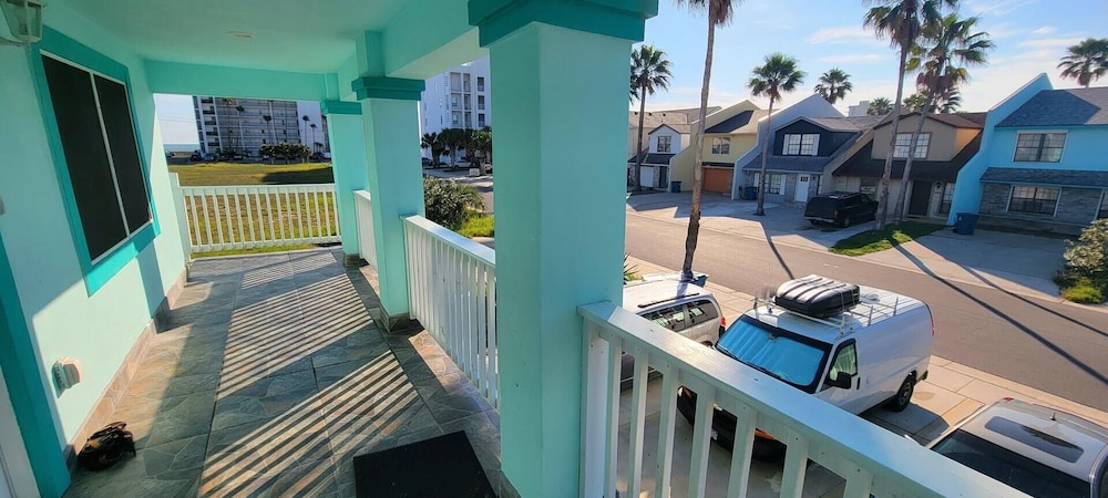 Retreats At Lantana 4 Plex 10 Bedroom Home by RedAwning view 5