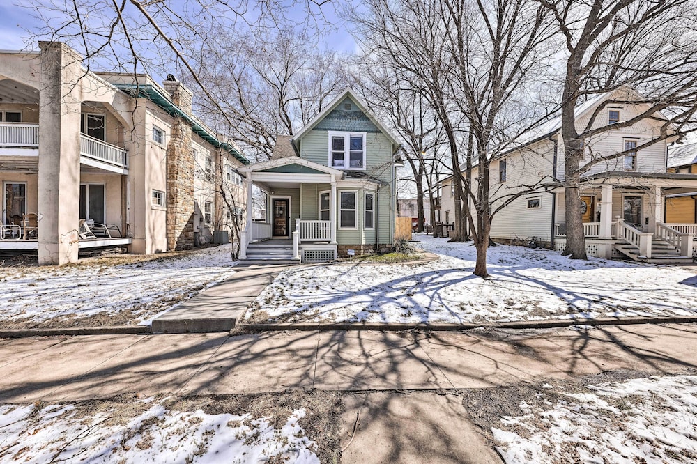 Newly Renovated Home Close to Dtwn Lawrence! view 5