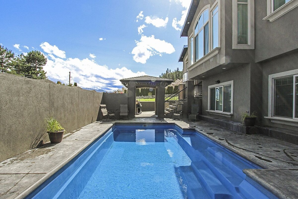 Hotel Luxury Lakefront Rooms