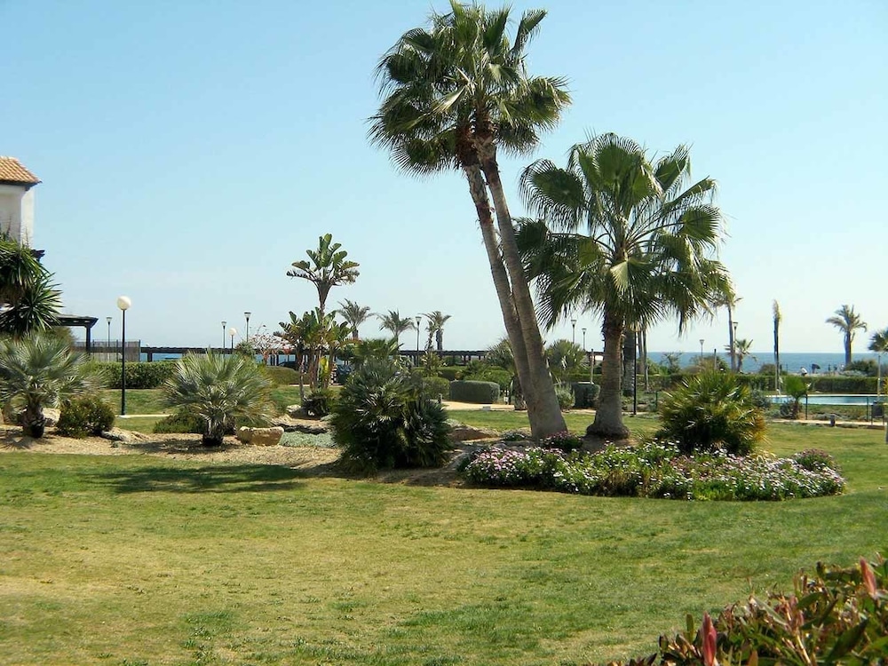 VenAVera C10A - Ground floor Garden 3Bedrooms/2Baths Beachfront, WIFI