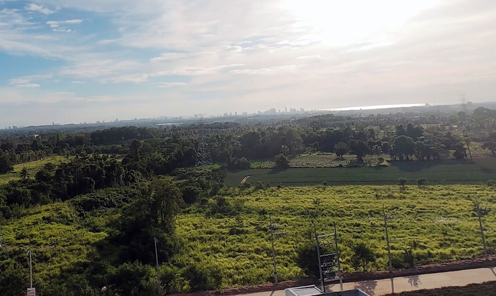 Luxurious 5-bedroom Villa Overlooking Pattaya City
