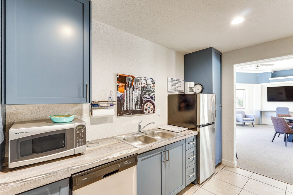 Walk to Rotary Park: LHC Condo w/ Private Patio