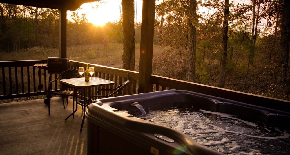 Sunsettin Cabin With Fireplace, Free Wifi, and Parking Onsite by Redawning view 5