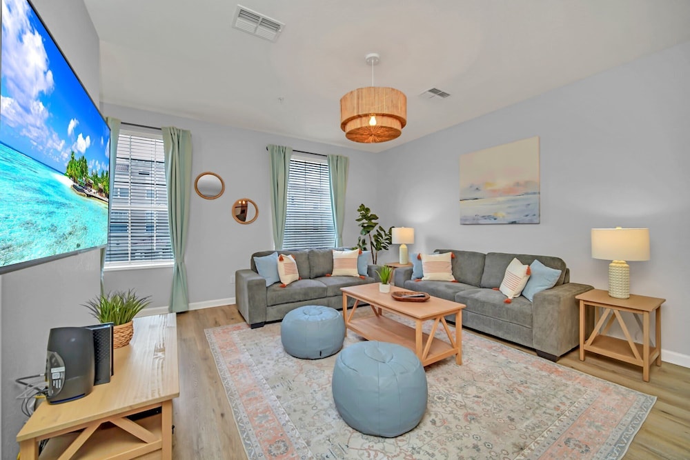 Spacious and Modern Townhome! Close to Attractions and Conventions Center! 3vc5014-10