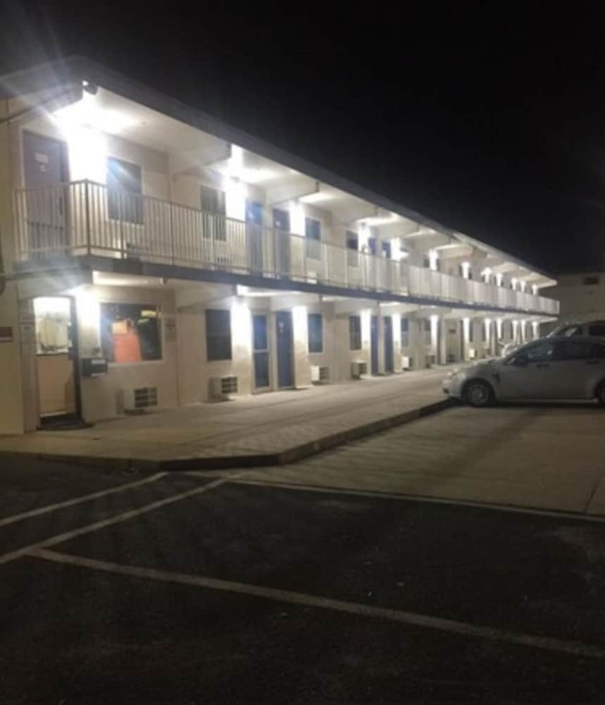 Flamingo Motel