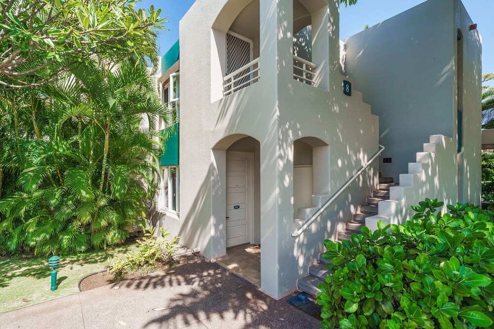 Tropical Paradise in Luxurious 1br, 2ba Ground Floor Unit, Garden View, Palms 801