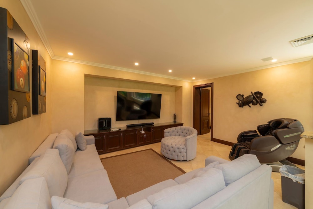 - Casa Zafiro 7 Bedrooms Private Pool
