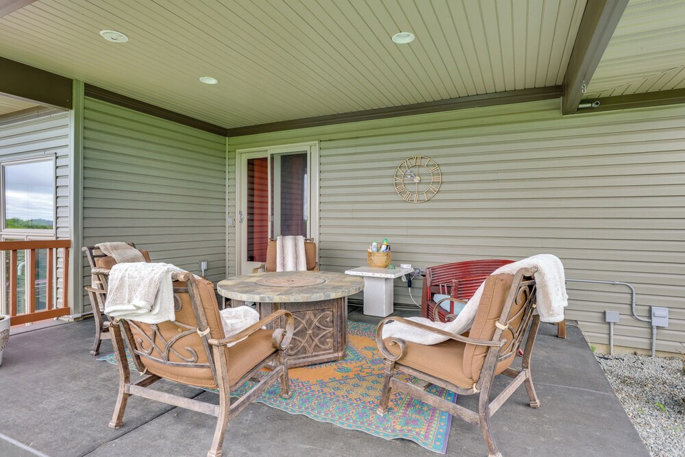Outdoor Oasis: Luxe Flat in Mt Horeb!