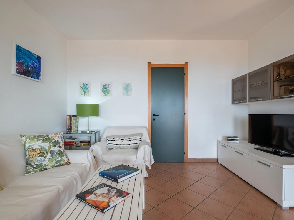 Picturesque Flat With sea View photo 2
