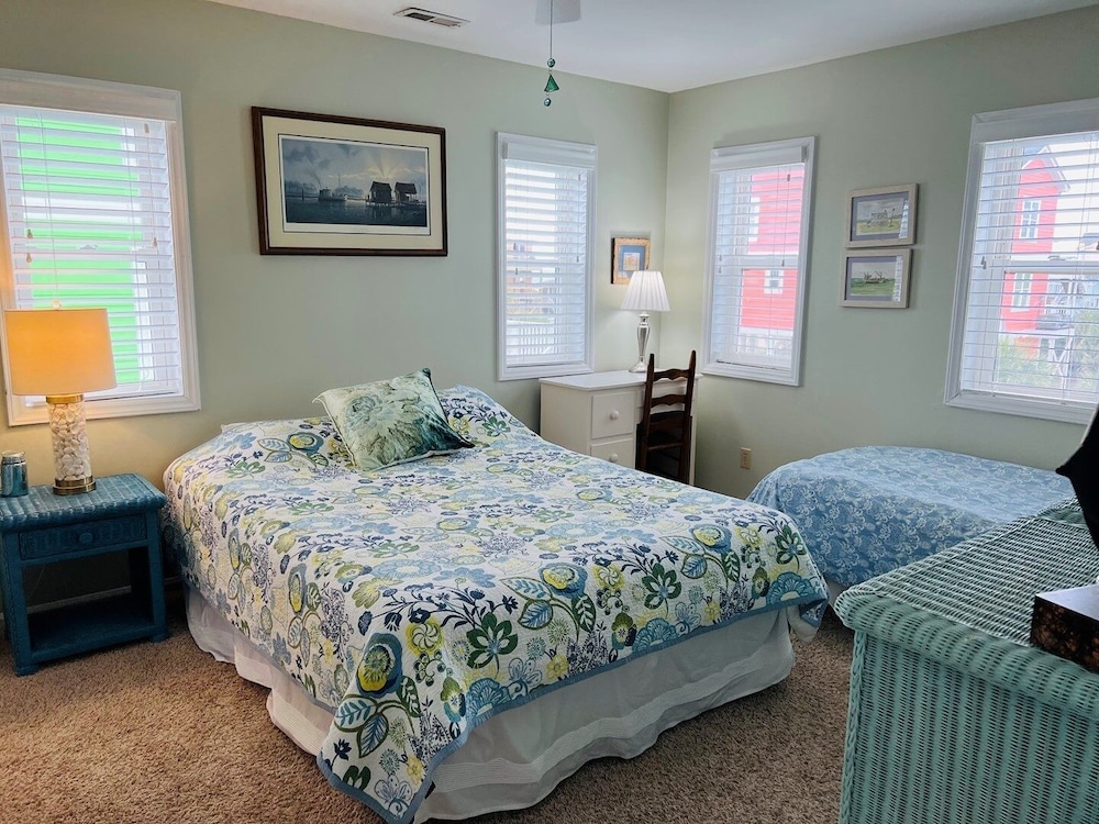 Heaven's Anchor 3 Bedroom Home by RedAwning