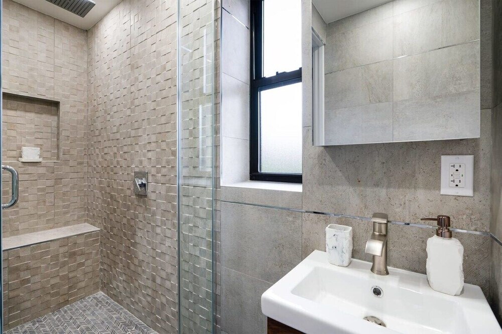 48 Midtown West Apt