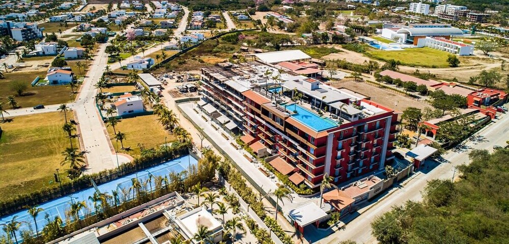 Equipped 3BR House - Pool - Gym - 5 min to Beach