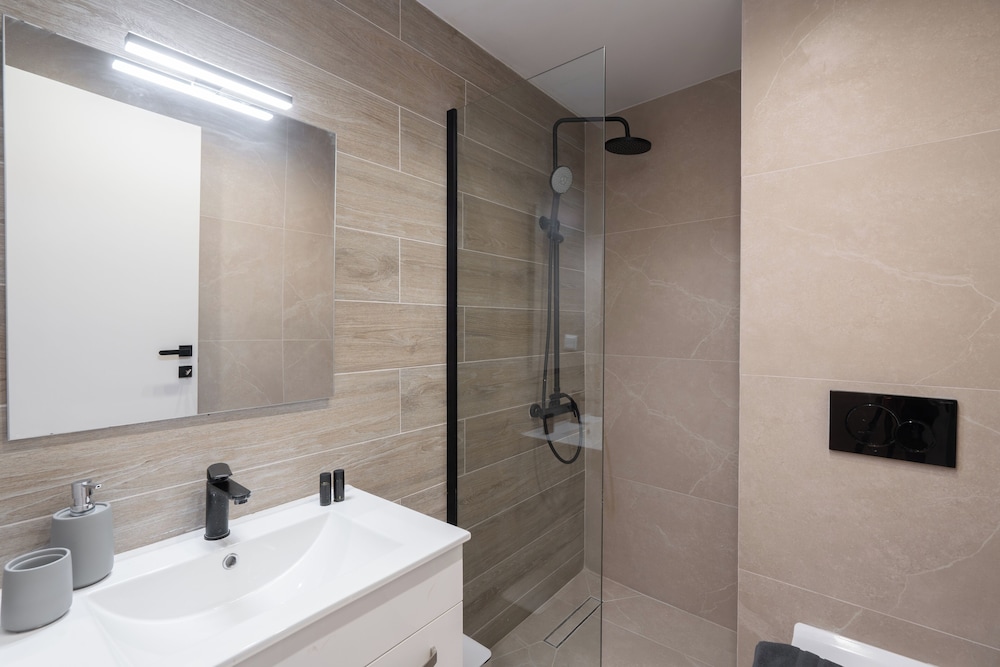 Classic Apartment in Piraeus, walk to Zeas Marina