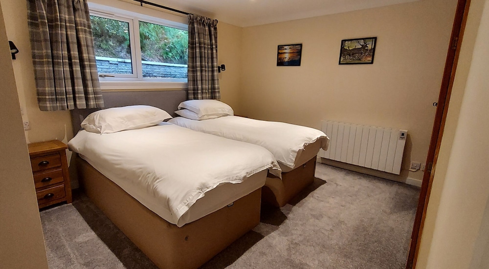 Loch Rannoch Highland Club Red Deer Lodge 03