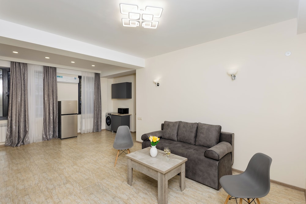Apartment by Luxe Group XO222