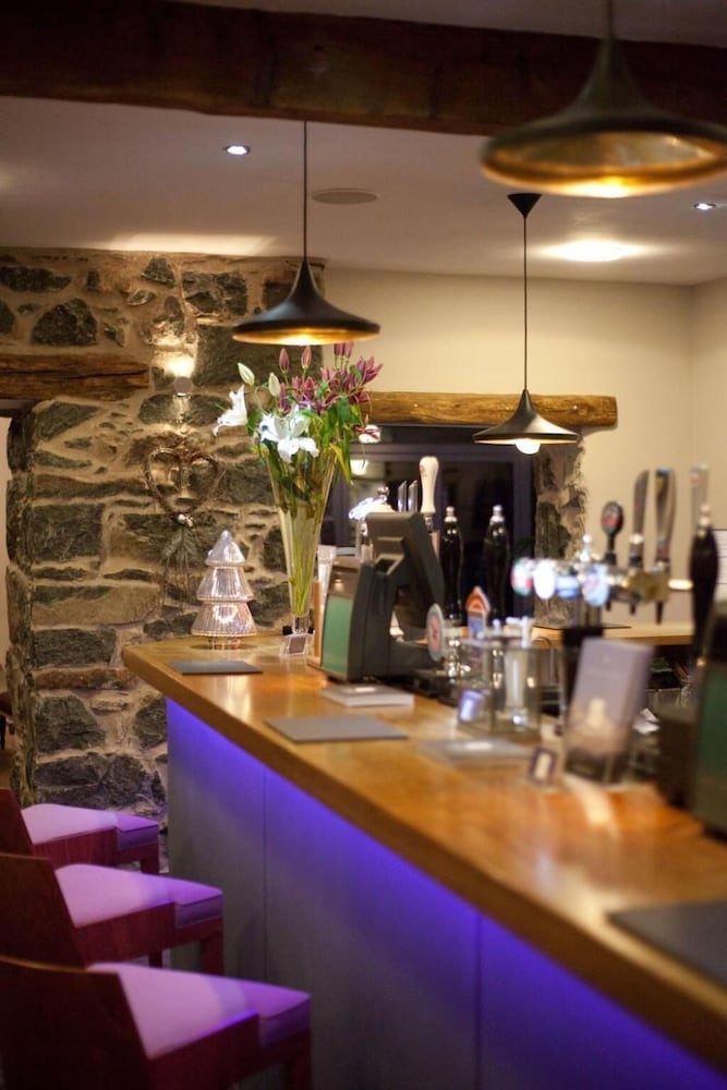 The Cross Foxes- Bar Grill and Rooms