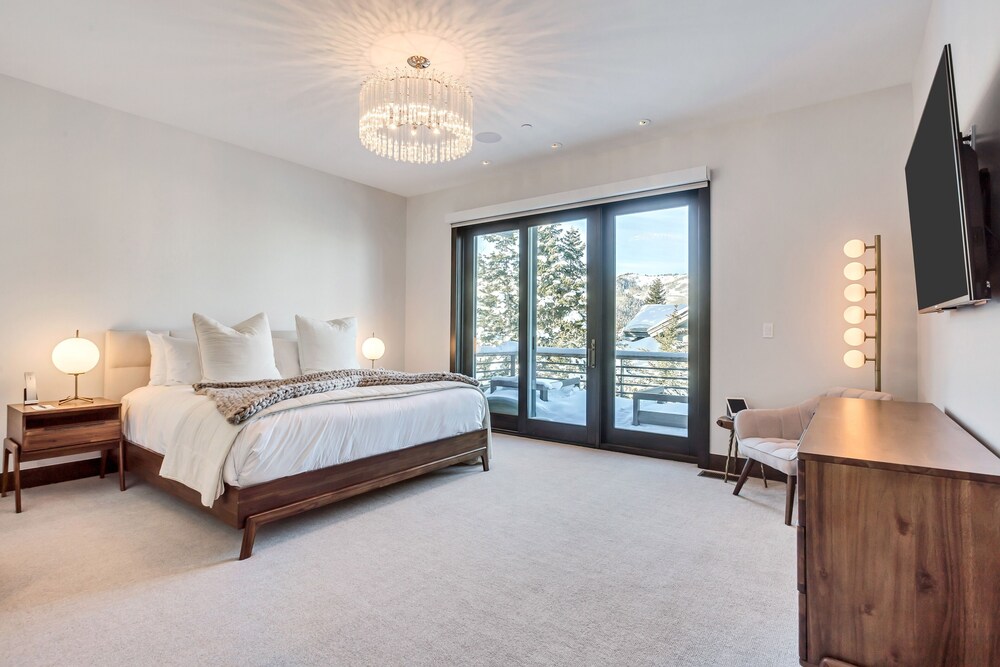 Luxury Five Bedroom Private Home with stunning Park City views 5 Home by RedAwning view 4
