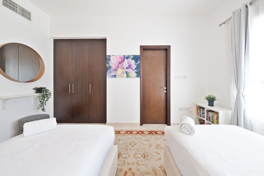 Luxury Short Term Stay 2BHK plus Maids - RANCHES